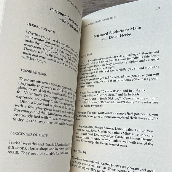 Vintage Herbs Book Growing & Using Herbs Successfully Betty E.M. Jacobs 70s - Picture 14 of 15